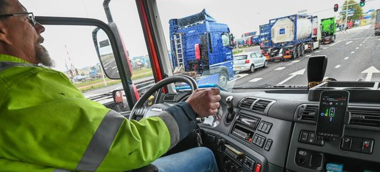 test beïnvloeding verkeerslichten door vrachtwagen in Rotterdam